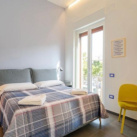 B&B Un Passo Dal Treno Piazza Vittorio Veneto 36-Salerno Station Dış mekan fotoğraf