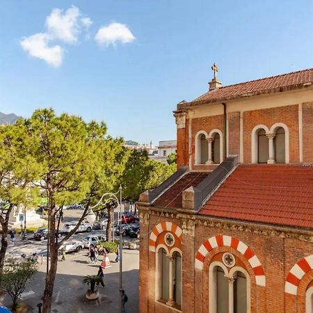 B&B Un Passo Dal Treno Piazza Vittorio Veneto 36-Salerno Station Dış mekan fotoğraf