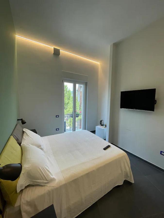 B&B Un Passo Dal Treno Piazza Vittorio Veneto 36-Salerno Station Dış mekan fotoğraf