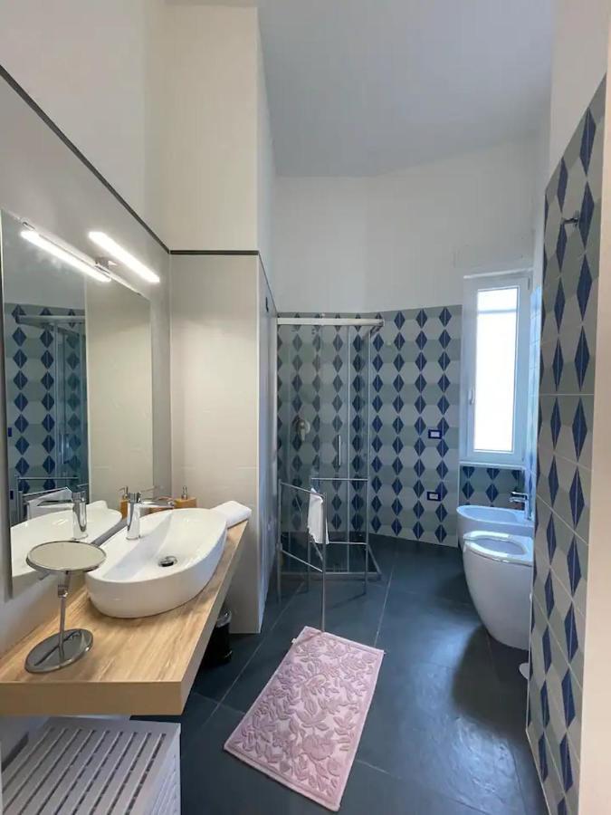 B&B Un Passo Dal Treno Piazza Vittorio Veneto 36-Salerno Station Dış mekan fotoğraf