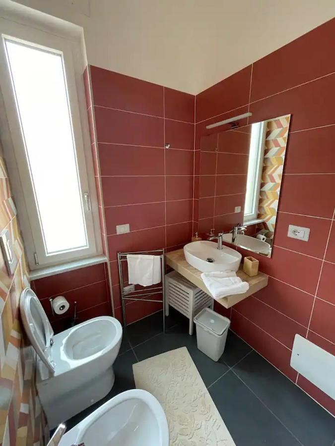 B&B Un Passo Dal Treno Piazza Vittorio Veneto 36-Salerno Station Dış mekan fotoğraf