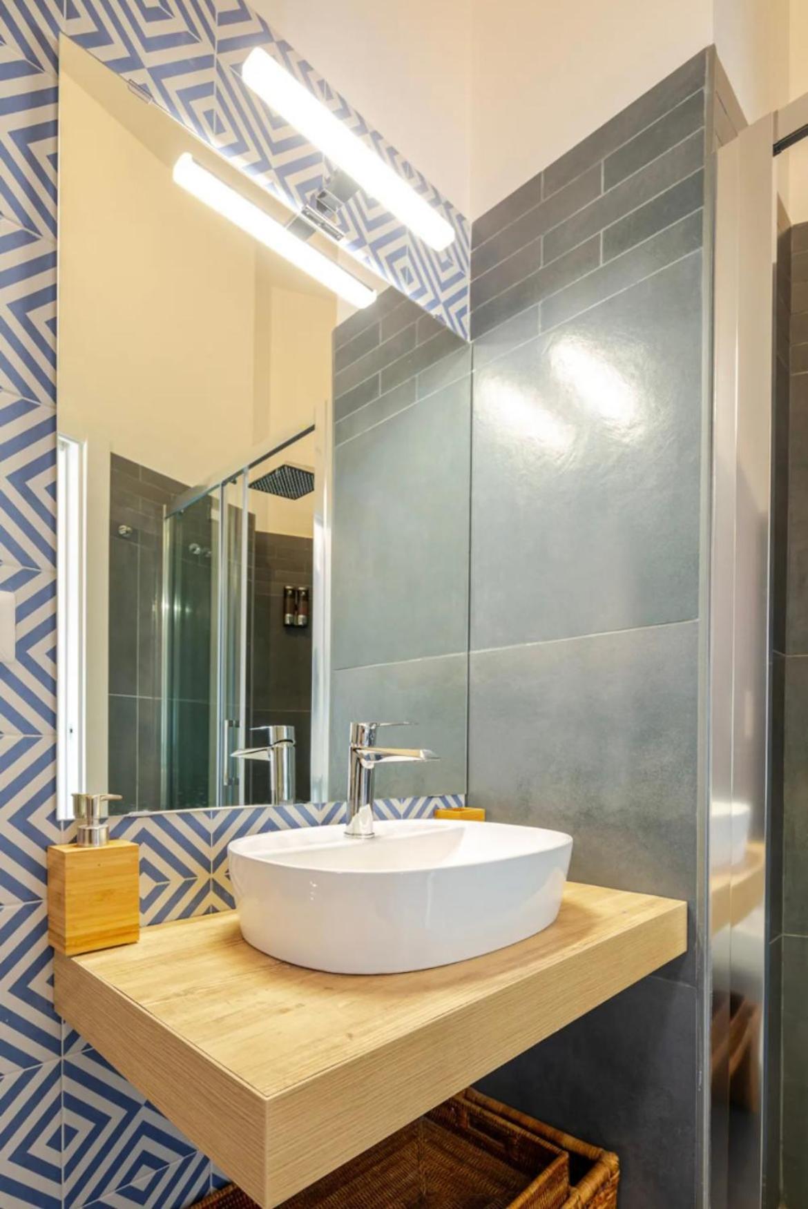 B&B Un Passo Dal Treno Piazza Vittorio Veneto 36-Salerno Station Dış mekan fotoğraf