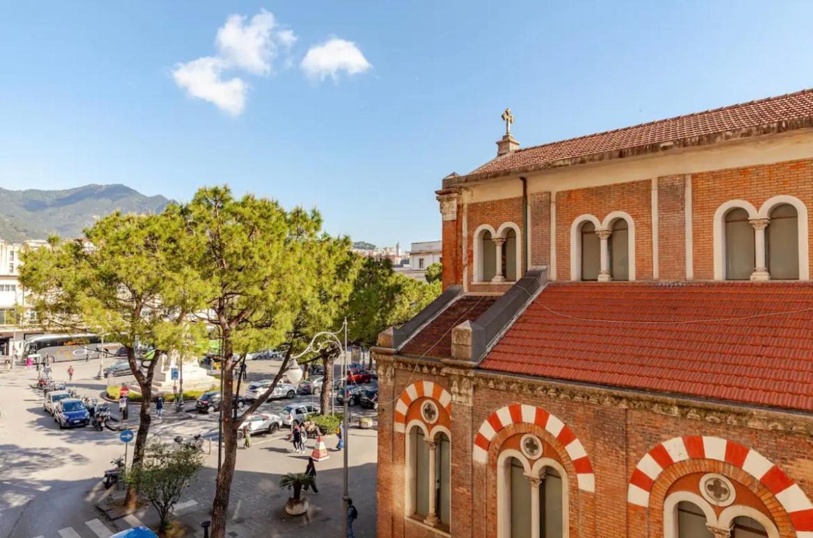 B&B Un Passo Dal Treno Piazza Vittorio Veneto 36-Salerno Station Dış mekan fotoğraf
